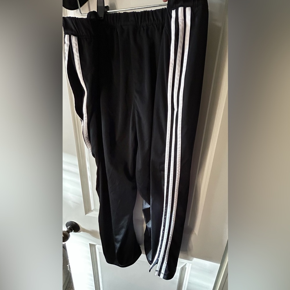 Women's Adidas Capri Pant Black/White w/Pockets - Picture 8 of 11